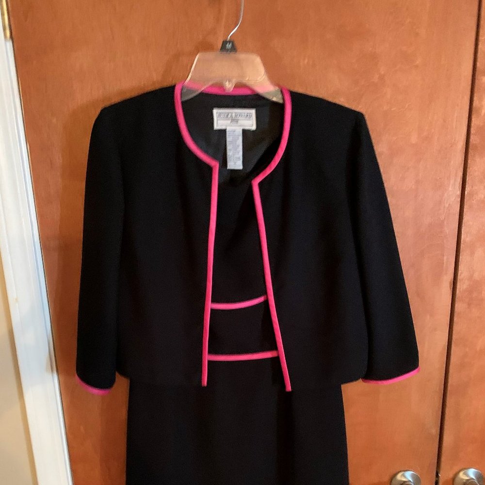 Jessica Howard 2-piece dress suit in size 10 petite, Black with Fuchsia Trim